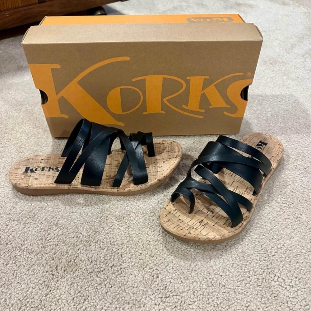 Korks Clemmons Strappy Sandals. black. Size 8.